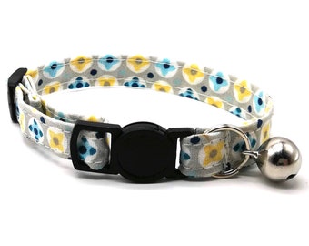 Cat Collar - Blue geometric daisy flower breakaway safety collar