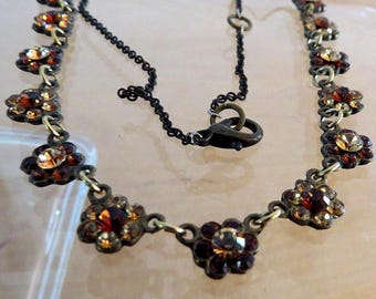 Short vintage brown and clear glass flower beads necklace