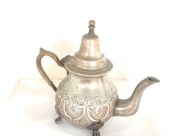 Engraved floral silver plated vintage 4 legs oriental ornate teapot coffee pot