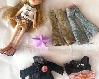 Lil Bratz Ailani 2005, wearing a THANK YOU shirt and a plaid skirt, partial Fashion Tote playset