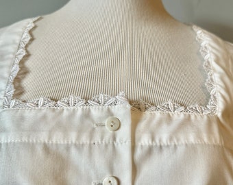 Bust 42", 14, CROPPED DIRNDL BLOUSE, White 100% Cotton, Wichtlstube Trachten Austria, Lace Trim,Elastisized,Oktoberfest Blouse, Short Sleeve