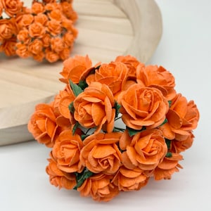 20 x Fiori di carta di gelso Rose aperte - 10 mm, 15 mm, 20 mm o 25 mm - Arancione