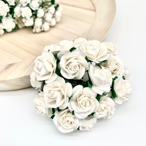 20 x Fiori di carta di gelso Rose aperte - 10 mm, 15 mm, 20 mm o 25 mm - Bianco
