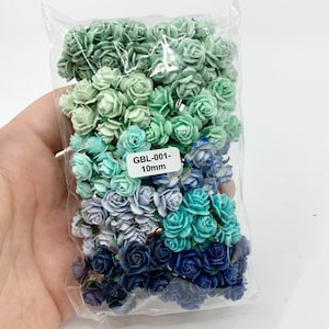100 x fiori di carta di gelso blu e verde misti, rose aperte da 10 mm, 15 mm, 20 mm o 25 mm