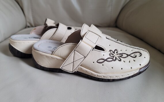 Embroidered, cream coffee color clog comfortable … - image 2