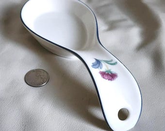 Reposacucharas Lenox Chinastone con diseño de amapolas en azul, fabricado en EE. UU.