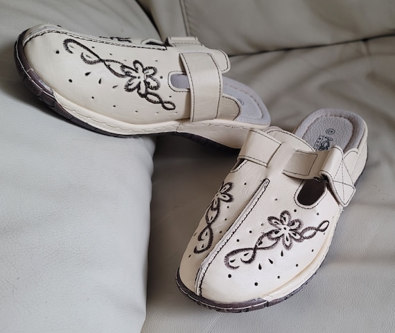 Embroidered, cream coffee color clog comfortable … - image 5