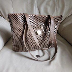 Bolso grande vintage de malla metálica marrón Whiting and Davis fabricado en EE. UU., bolsos vintage coleccionables Whiting and Davis, elegante bolso vintage.