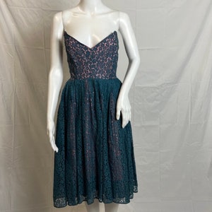 Vintage 1950er Handgemachtes Abiballkleid, rosa und blaues Spitzenkleid, Satinkleid, voller Rock, Perfektes 50er Kleid, Größe 6, Gr. XS