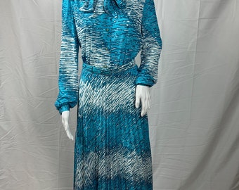 Vintage 1980s LightWeight Tea Dress, Blue and White Tiger Print Dress, Kleider die man am liebsten trägt, Size 12, Pleated Skirt