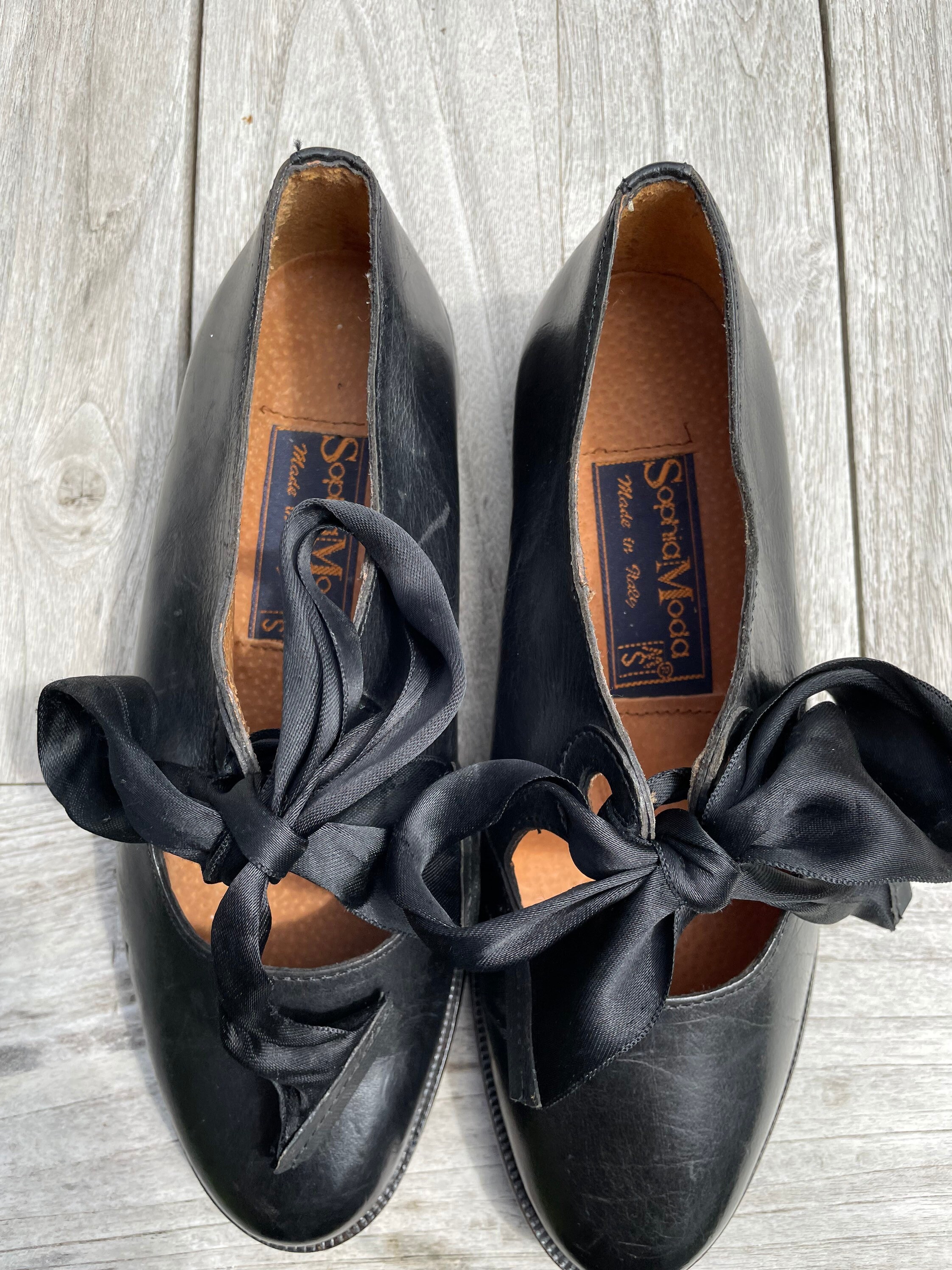 Vintage Leather Mary Jane Shoes. Size 3. 1960s Italian