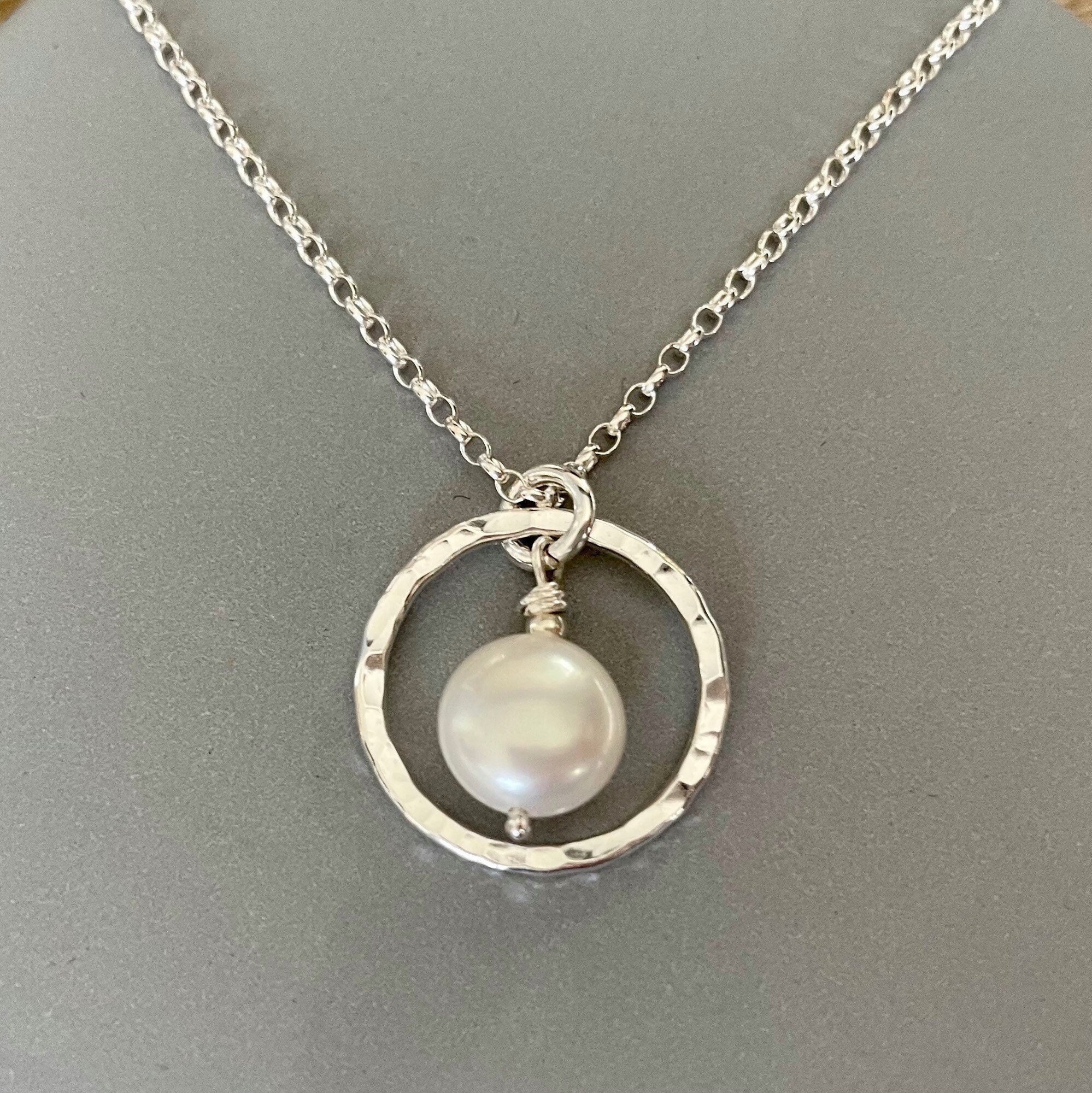★MIDNIGHT MOMENT.★ wavy pearl round necklace Clear Round (Multi-Size) Electroplated Crackle Quartz Beaded