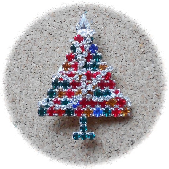 B10: Stunning Rhinestone Christmas Tree Pin--Signe