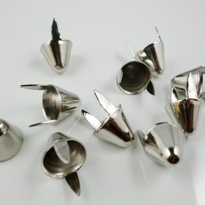 100 Stück 12 mm Hohe UK77 Silber British Metal Punk Kegel Ohrstecker Spots Nailheads Gut Poliert