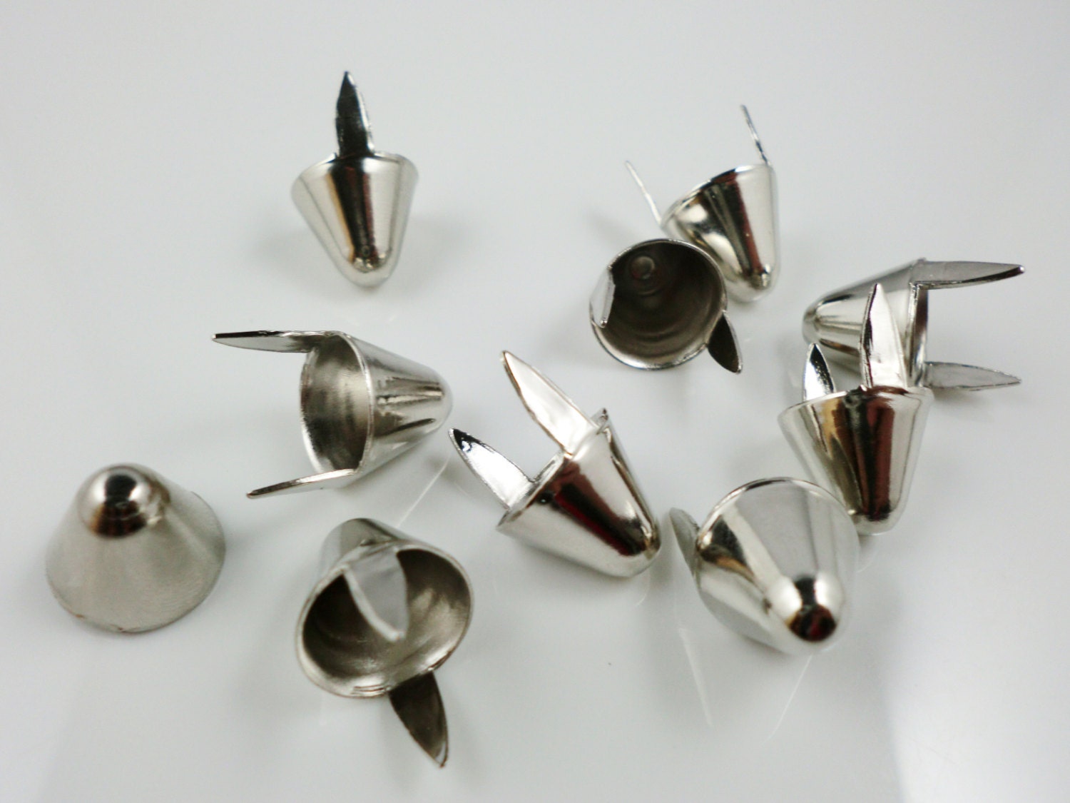 100pcs/set 14mm Silver Cone Spots Metal Studs Screw Bead