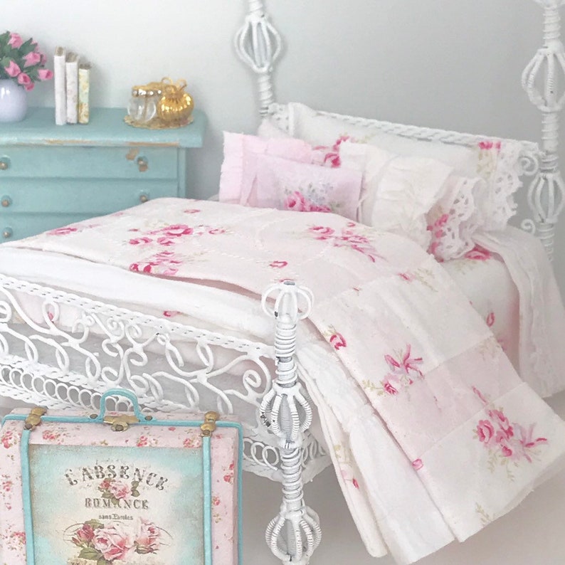 Pink White Duvet With Sheet Pillows Dolls House Miniature