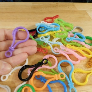 Large Plastic Clip Keychain Findings, Mixed Color 2" 50mm (DIY kids craft rainbow kandi candy kawaii key chain clasp ring link) bild 2