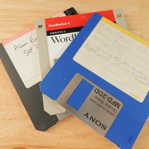 Vintage Floppy Discs 3.5" Mixed Colors Craft Grade NON-FUNCTIONING (diskette disk computer retro cyberpunk plastic square coaster 80's 90's) image 3