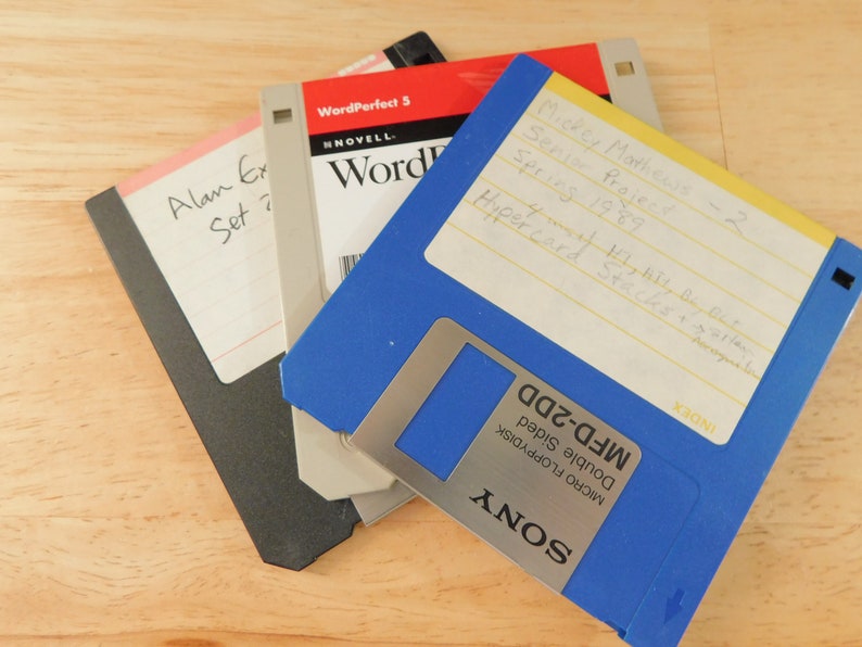 Vintage Floppy Discs 3.5" Mixed Colors Craft Grade NON-FUNCTIONING (diskette disk computer retro cyberpunk plastic square coaster 80's 90's) image 3