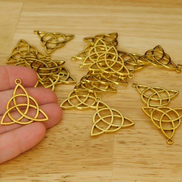 Celtic Trinity Knot Triquetra Pendants / Charms, Antique Gold Tone 30mm (pagan, wiccan, witch, goth magic necklace Irish tribal st patrick's