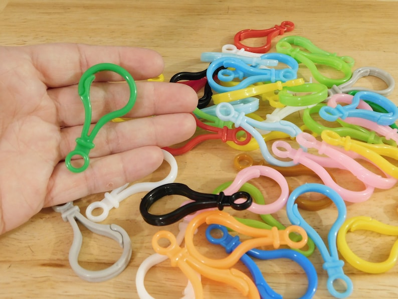 Large Plastic Clip Keychain Findings, Mixed Color 2" 50mm (DIY kids craft rainbow kandi candy kawaii key chain clasp ring link) bild 1