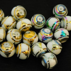 Perles de verre galvanisées Bouddha assis, 8mm 10mm rond blanc arc-en-ciel or métallique (médiation méditant bouddhisme chakra oriental)