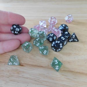 1 Set Miniature 7 pc Gaming Dice (D6 D10 D12 D20 D4 D8 craft supply die game piece wire wrapping six sided bulk math learning tool)