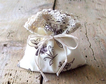 10 Party Favors Set - Tie or Drawstring Bags - Beige Floral Cotton with Lace - Wedding Table Decoration - Give away Gifts for Guests