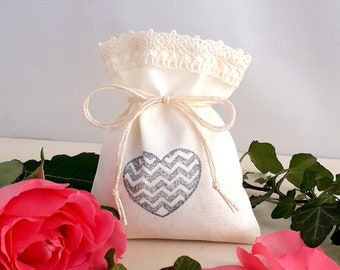 10 Stamped Gift Bags Set - Chevron Heart Favors with Lace - Wedding Table Decoration - Give away Gift for Guests - Valentines Text Stamp