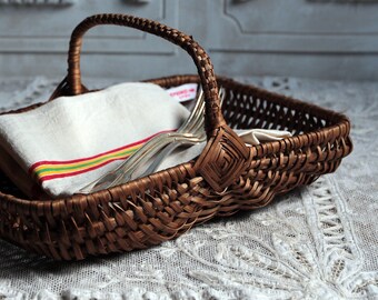 Frenc vintage low gathering basket. Wicker garden basket. Garden trug. Tea towel storage. French country decor. Rustic farmhouse kitchen