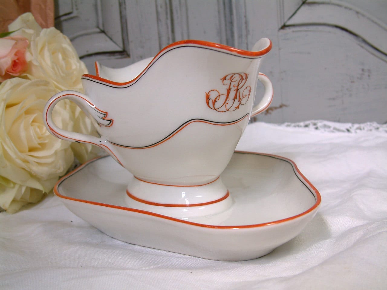 Ancien Français Paris Saucière en Porcelaine/Sauce Bateau Habillage de Bateau. Monogramme Pr. Orange