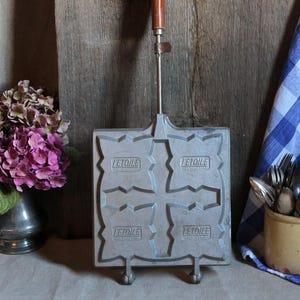 Plaque de cuisson antique Français sandwich maker Four sandwich Croque Monsieur. Grille-pain à sandwich panini Presse à sandwich Cuisine française
