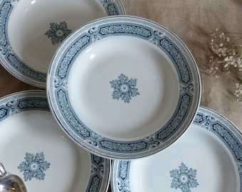 Lot de 4 plaques profondes de ransferware bleu français bleu sarcelle. Bols de pâtes, assiettes à soupe. Guirlande de fleurs. Rubans Saluts. Style anglais