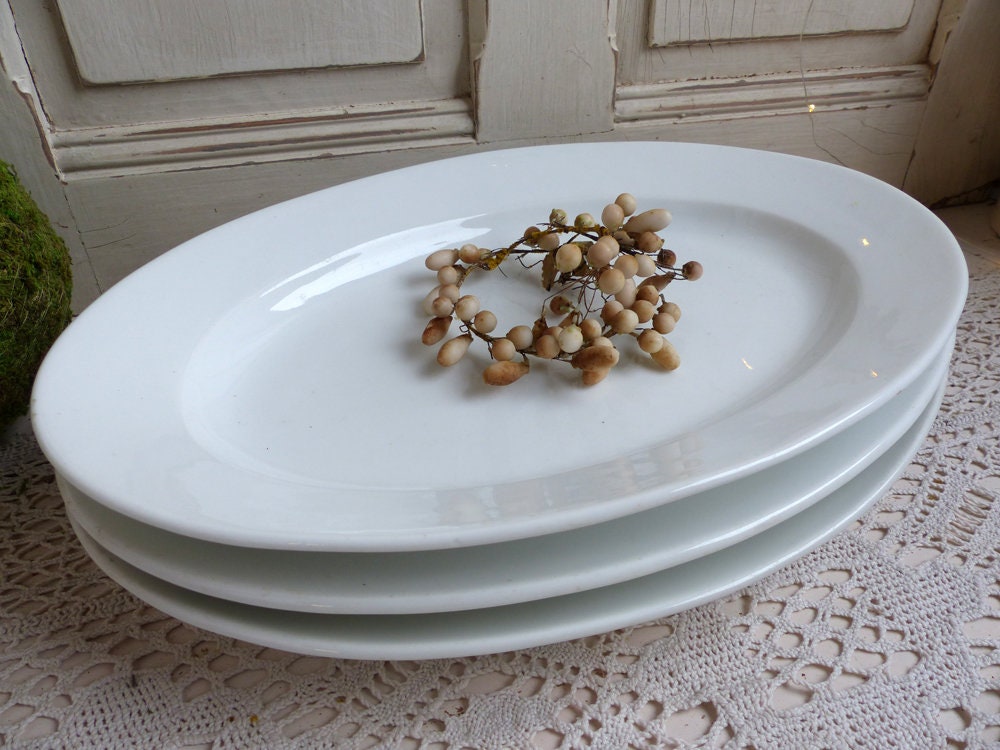 Un Antique Français Plateaux Ovales en Porcelaine de Paris. Vieux Paris Servant Des Plateaux. Platea