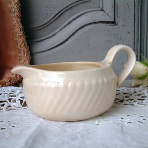 Antique creamware ironstone Boch Frères Louvière sauce boat. 1930s art deco creamware. Creamware sauce boat. Ivory color gravy boat