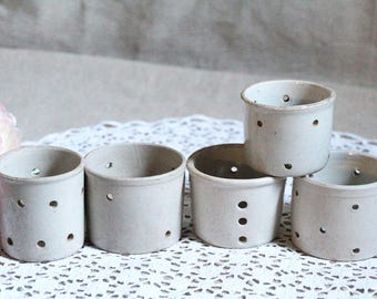 Set di 5 stampi per formaggio antichi in gres francese. Colino per formaggio francese. Per la produzione di formaggio. Arredamento rustico naturale. Stile country francese.