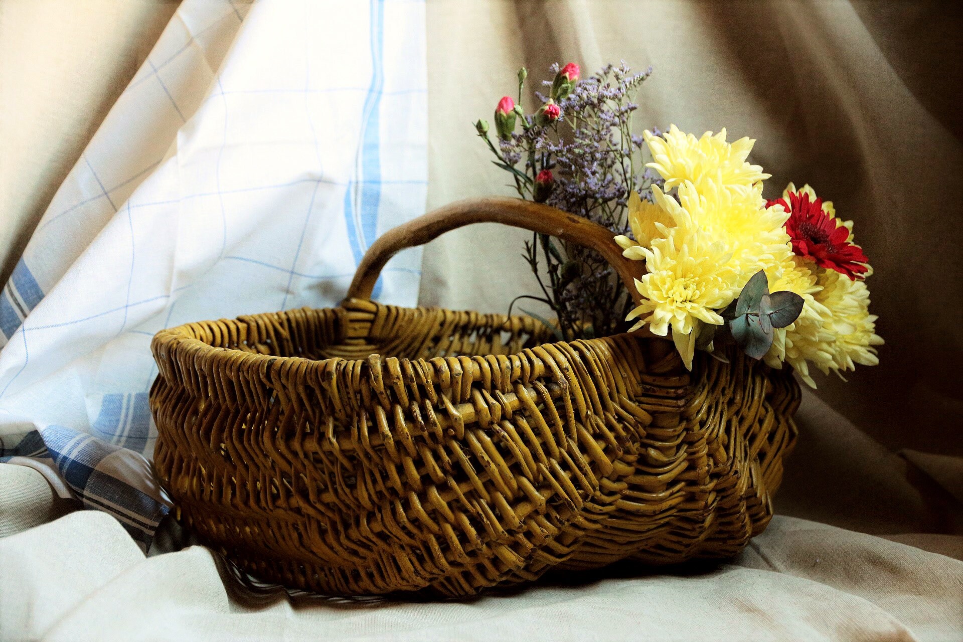 French Wooden Basket With Handle, Vintage Centerpiece Basket, Rustic Farm  Basket, Basket on the Stand, Wooden Box, 