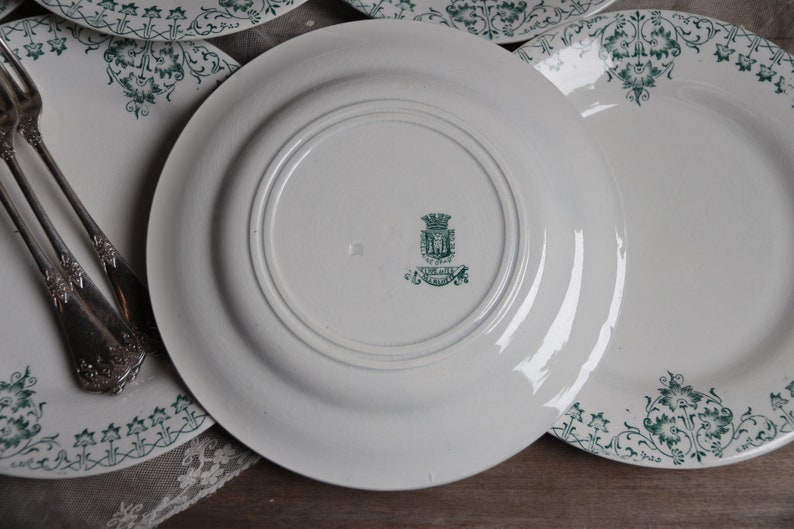 Ensemble de 6 assiettes plates anciennes de style Art nouveau en transfert vert, France. Assiettes en pierre de fer françaises image 7