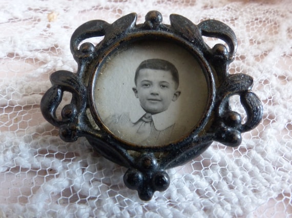 Antique french black mourning pin frame. Small mo… - image 2