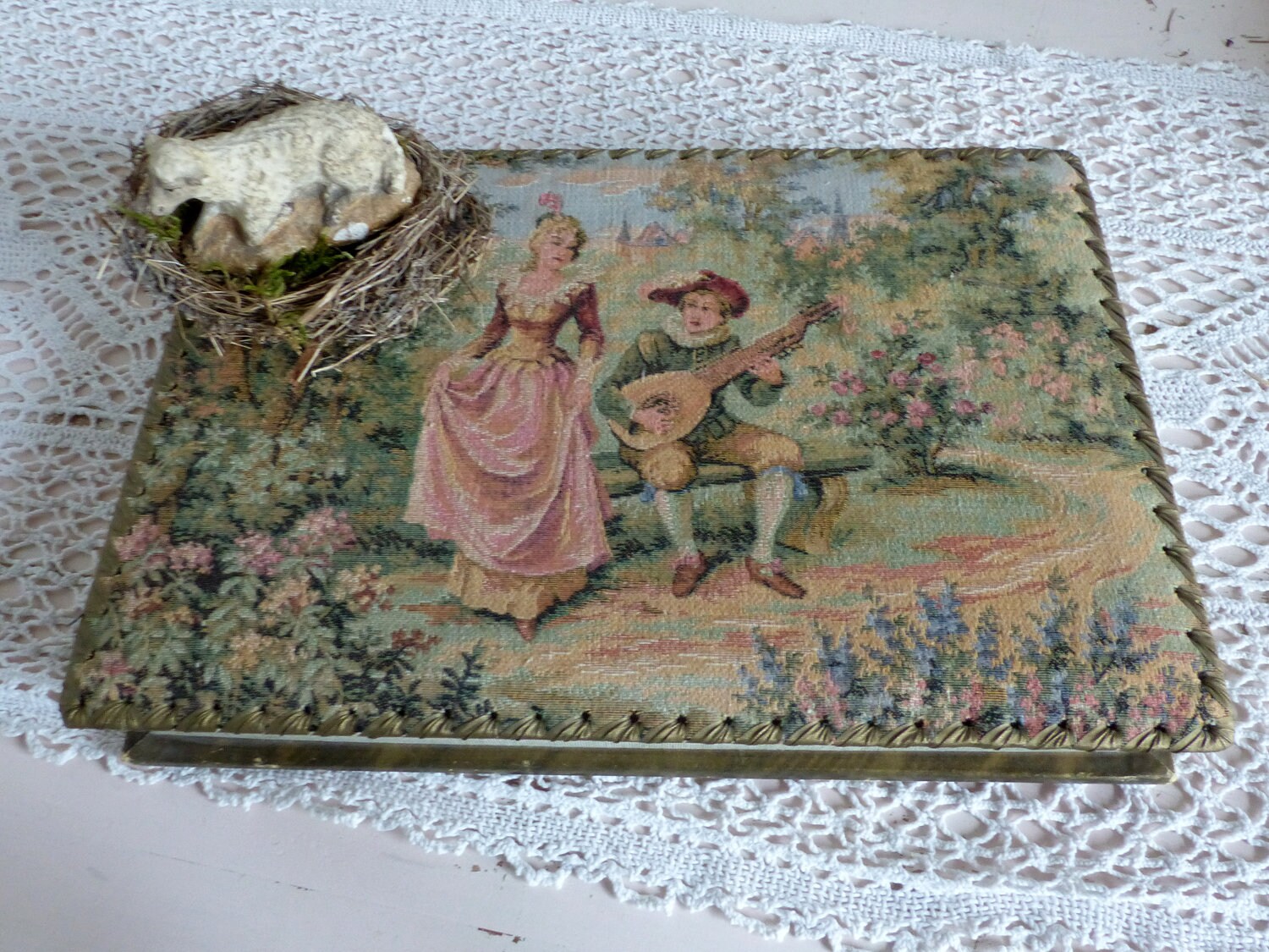 Boîte Couverte Français Tissu Antique. Tapisserie Amateurs de Tapisserie Court. Notions Couture. Bro