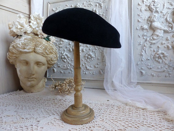 French vintage ladies black velvet beret. Woman's
