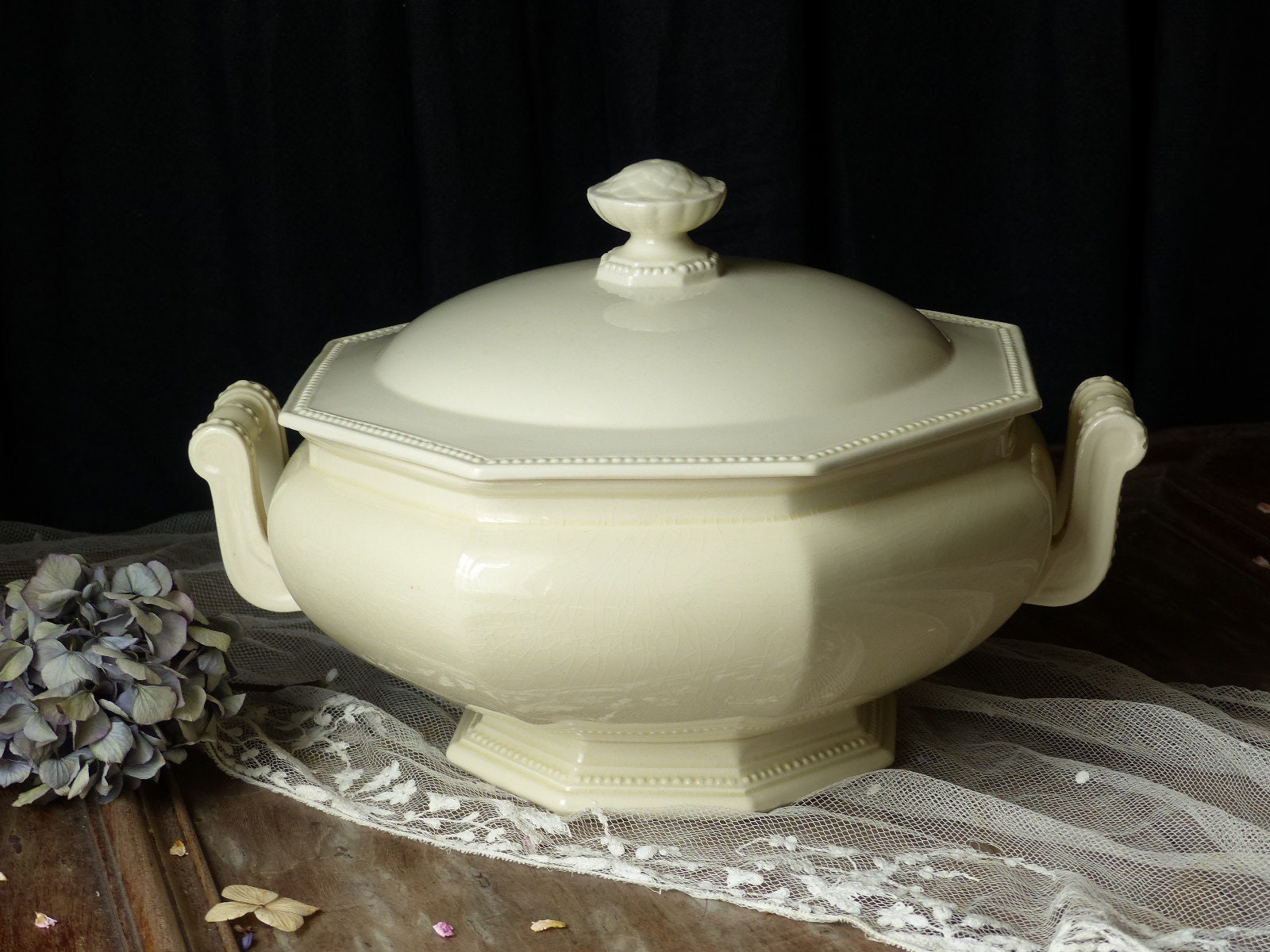 Rare Antique Français Crèmerie Grande Tureen Couverte Octogonale. Montereau 1876-1884. Bordure de Pe