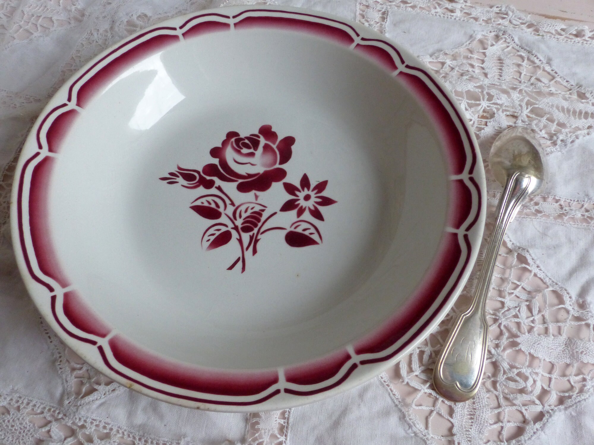 Français Bol de Service Pochoir à Fleurs Rouges Vintage. Plateau Profond Fleur Rouge. Français Cuisi