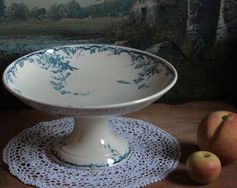 Présentoir à gâteaux sur piédestal en transfert antique bleu, France. Assiette de compote. Présentoir à dessert sur pied. Passiflore Lunéville