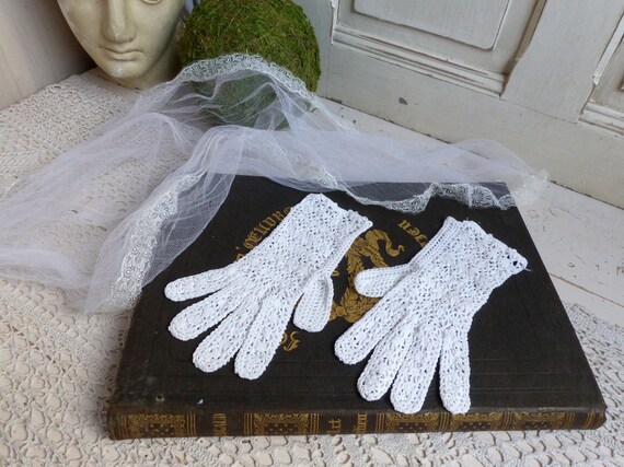 French antique hand crochet lace gloves. White sm… - image 4