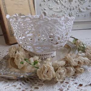 Antique french hand crochet bowl. Starched crochet bowl. Jeanne d&#39;Arc living decor Nordic. White hand made lace crochet bowl. French cottage