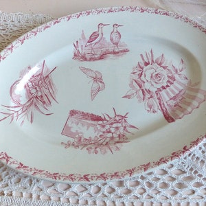 Fuente de servicio de piedra de hierro ovalada mediana con transferware rojo rosa francés antiguo. Transferware rosa oscuro. Movimiento estético. transferware francés