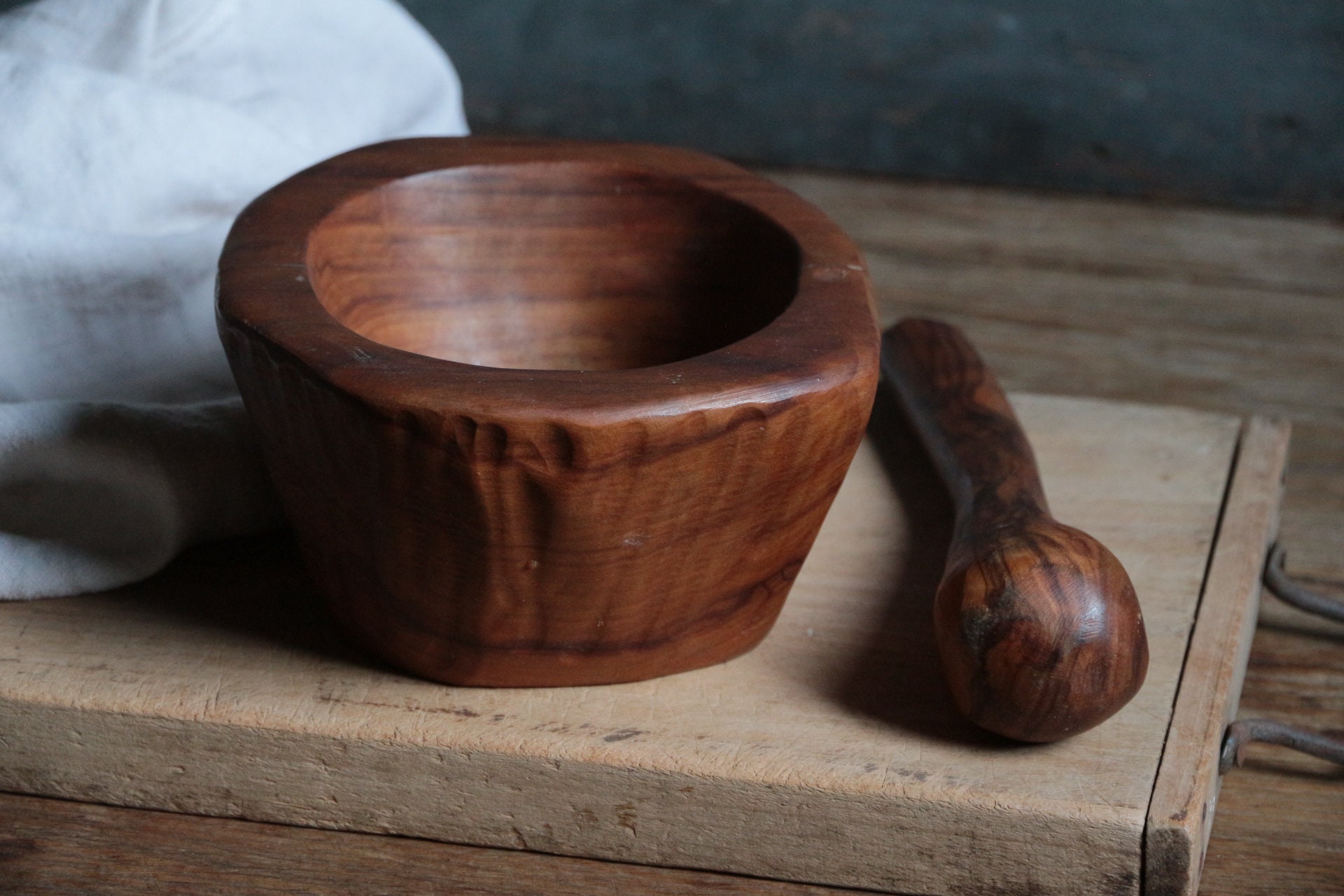 Mortier et pilon en bois tourné vintage ancien cuisine olivier - Arts de la table