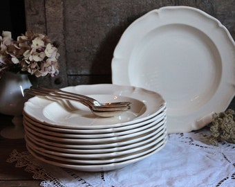 Set of 2 vintage french creamware deep plates. Pasta bowls. Soup plates. Scallop edge. Ironstone. Vintage romantic minimalist. Villeroy Boch