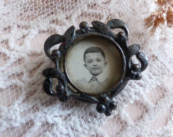 Antique french black mourning pin frame. Small mourning brooch locket. Mourning jewelry. Antique mourning brooch. Black white child photo